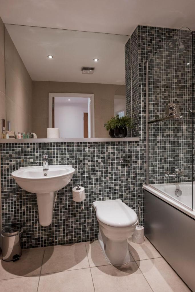 The Chambers, Riverside West 7