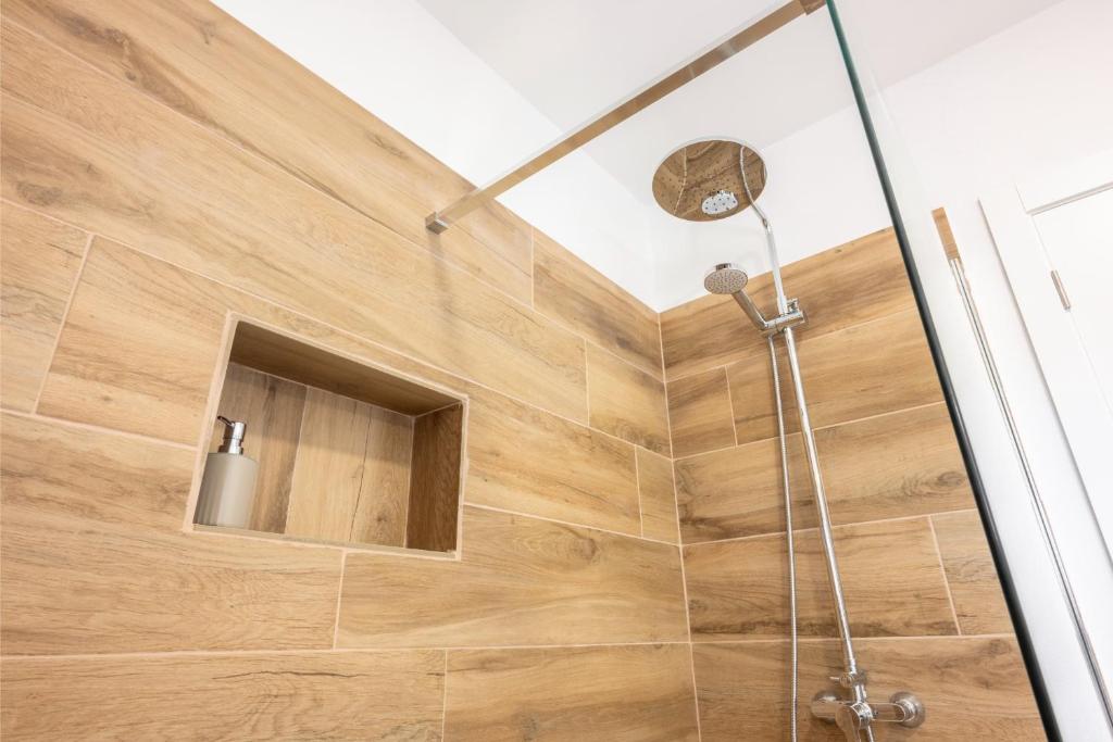 Newly refurbished Holiday Home 8