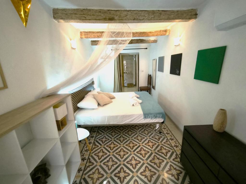 Stunning Valletta 3 Bedroom Town House 6