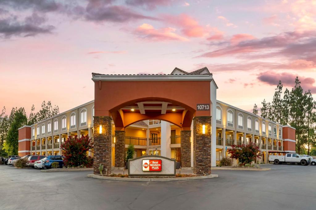 Best Western Plus Rancho Cordova Inn Image