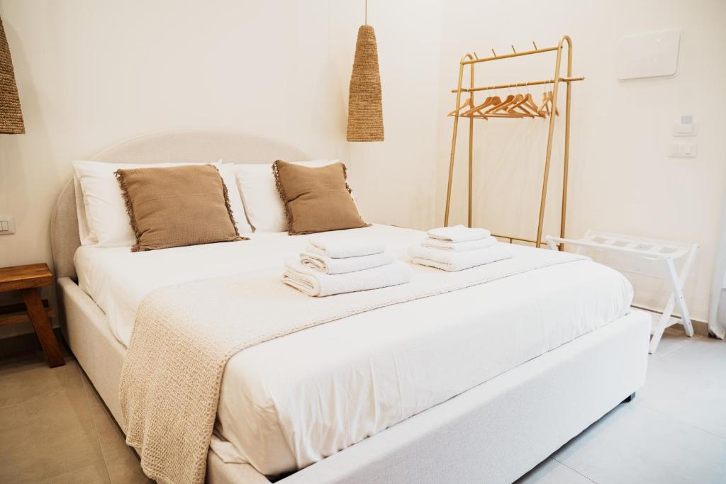 OAZA Design Apartments Jacuzzi Suite or Shower City Center Catania 6