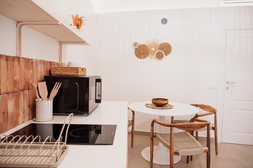 OAZA Design Apartments Jacuzzi Suite or Shower City Center Catania 4
