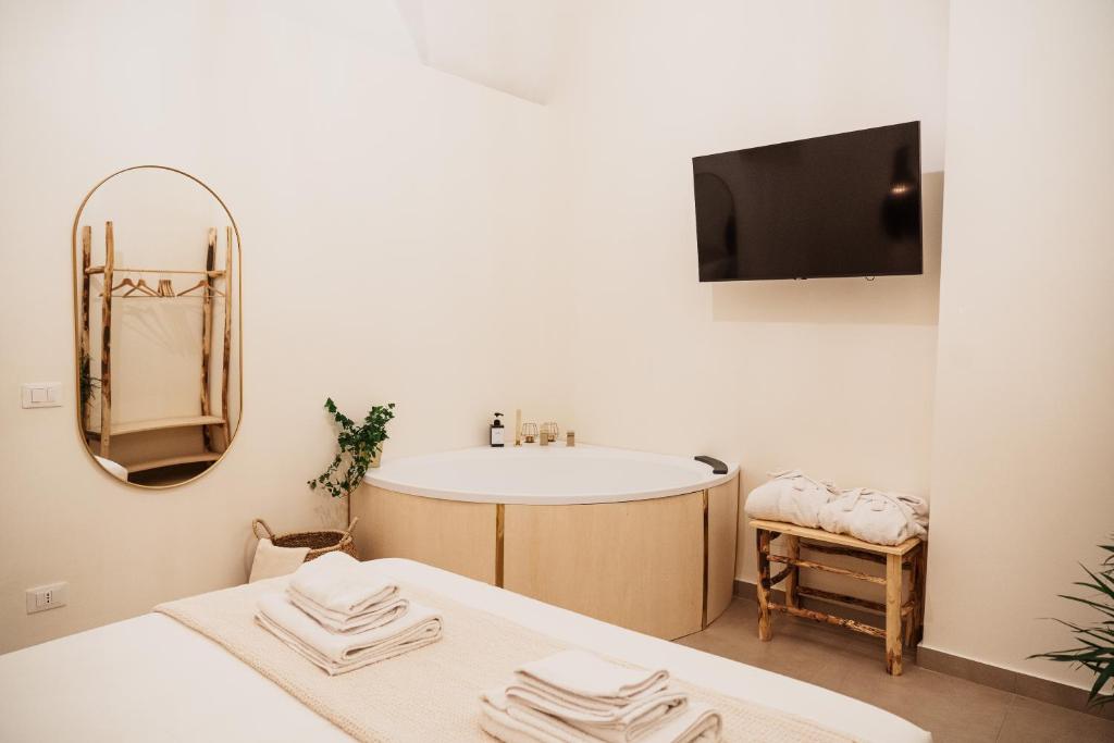 OAZA Design Apartments Jacuzzi Suite or Shower City Center Catania 3