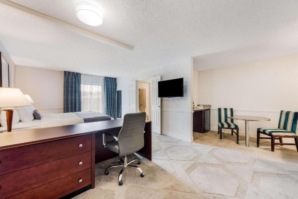 The Blu Hotel Blue Ash Cincinnati, Ascend Hotel Collection Image