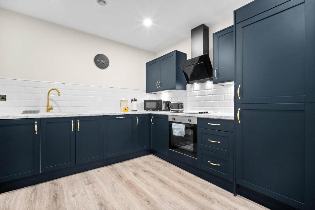 Modern Apartment - City Centre - 2 Bedrooms - Wifi - Netflix - Jewellery Quarter 9AH 4