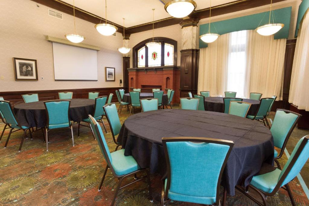Drury Inn and Suites St Louis Union Station Image