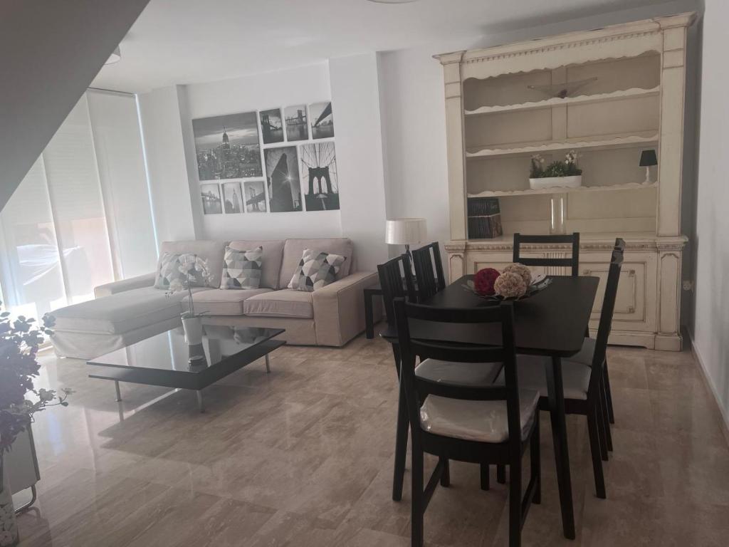 Ático Dúplex en playa Las Chapas 5