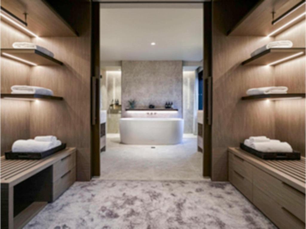 Pullman Melbourne On the Park Image
