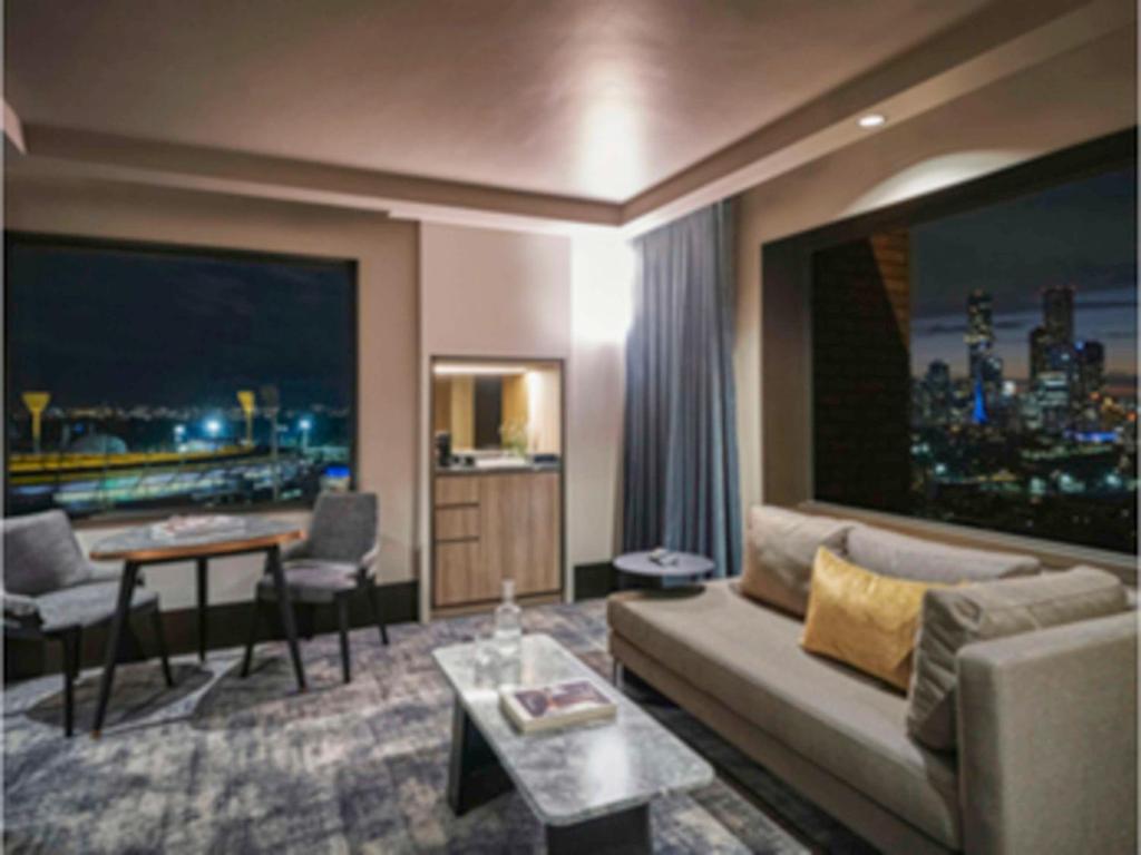 Pullman Melbourne On the Park Image
