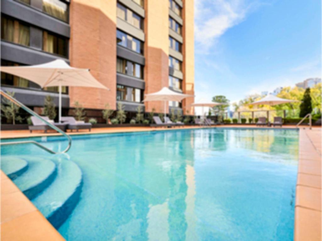 Pullman Melbourne On the Park Image
