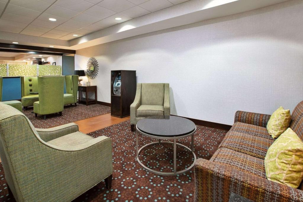 Hampton Inn Cincinnati Northwest Fairfield Image