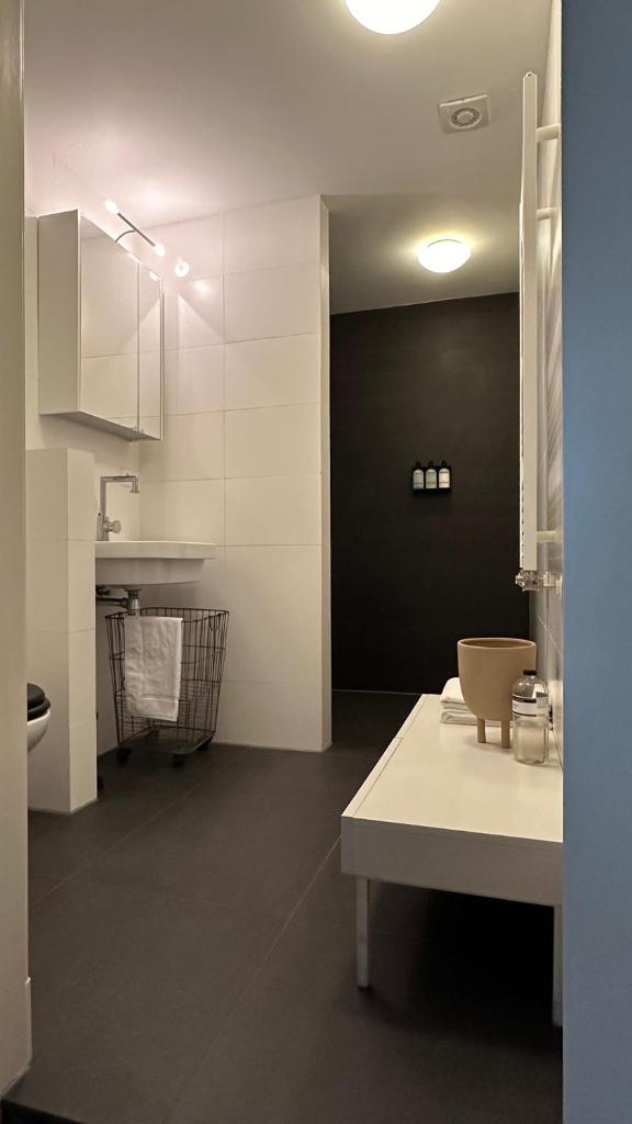 Luxury spacious private loft, between city & beach 7