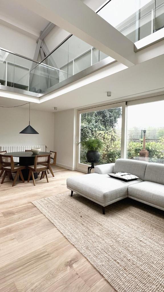 Luxury spacious private loft, between city & beach 8
