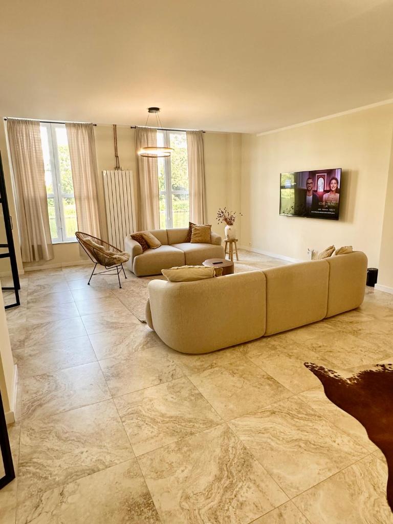 Sanierte 5 Zimmer Luxus Standard Apartment auf 350qm 5