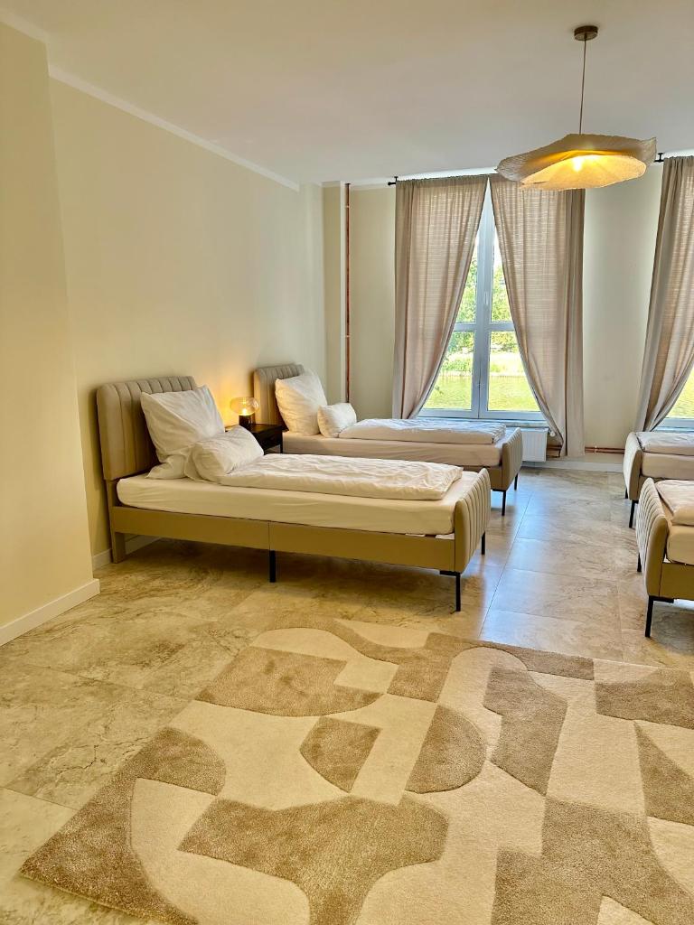 Sanierte 5 Zimmer Luxus Standard Apartment auf 350qm 2