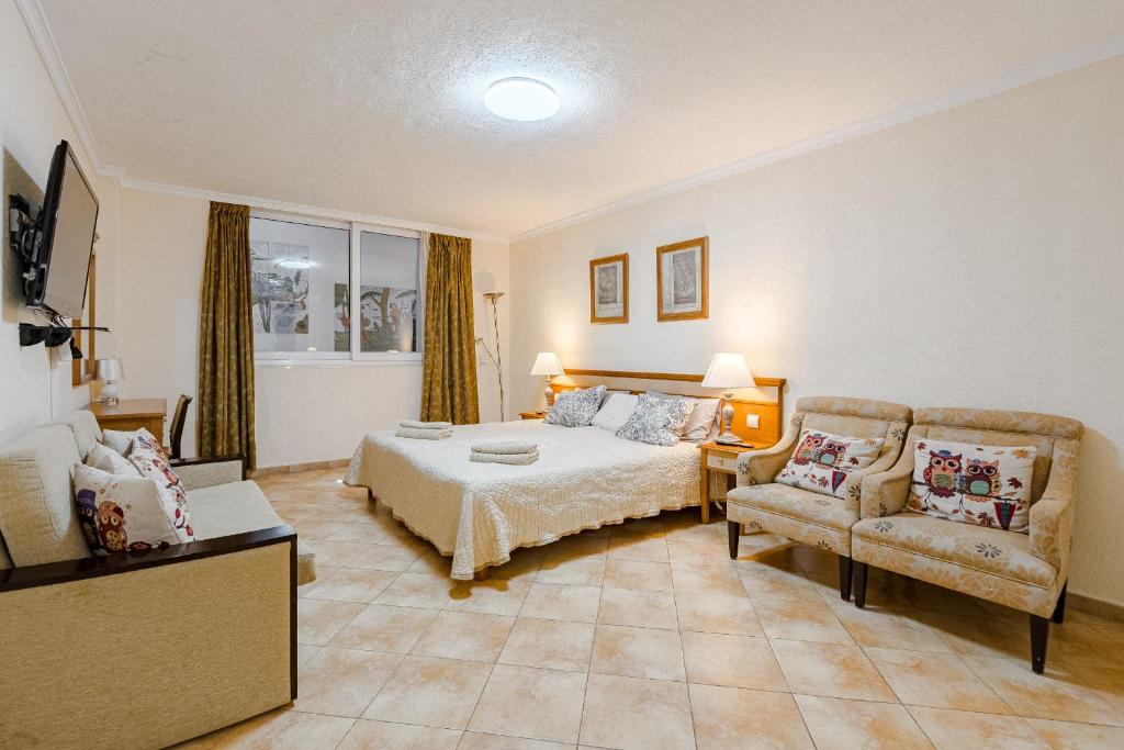 Villa with private pool and beautiful garden 2