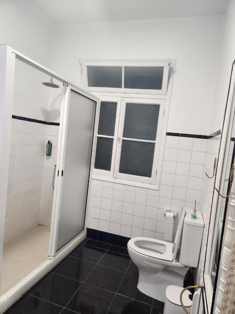 Oscar House Free Parking 8