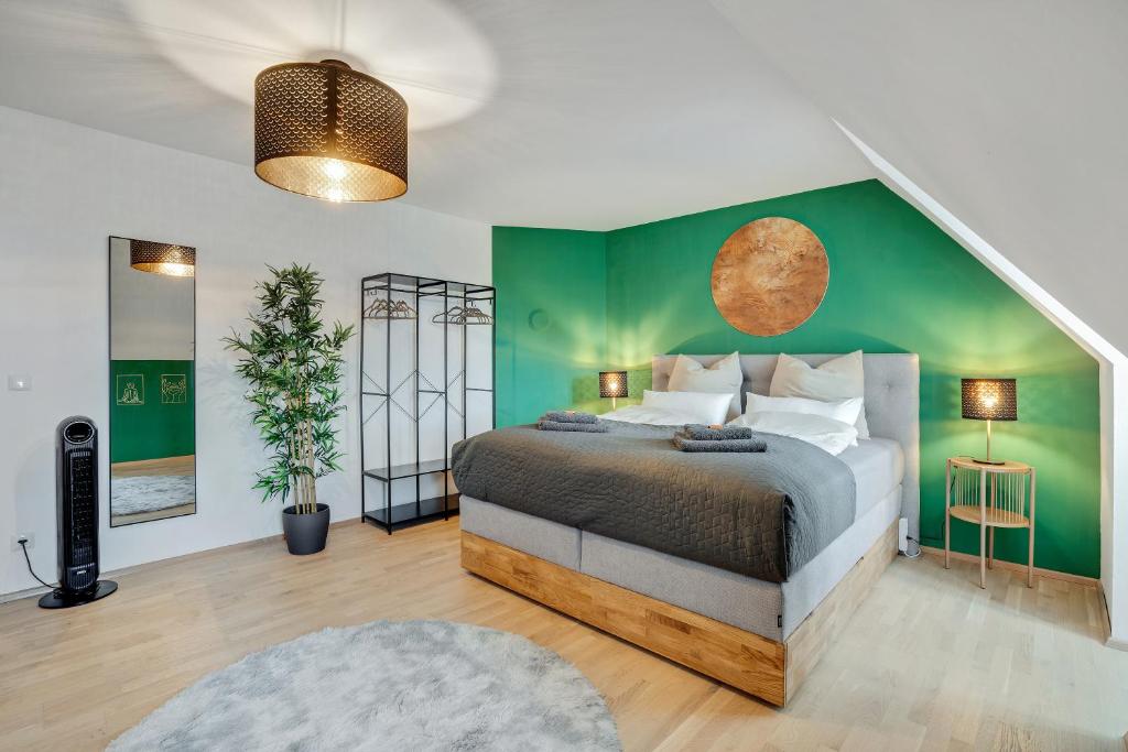 Emerald Design - Free Parking & Panoramic View by HERO HOMES 7