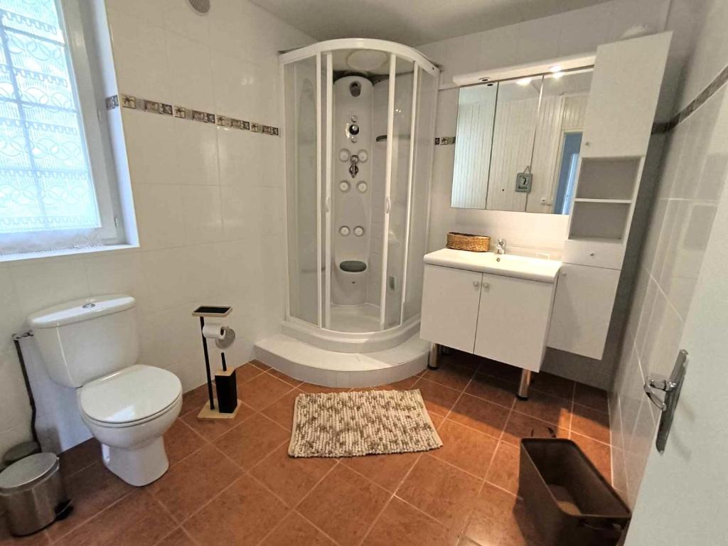 Spacieuse Maison Proche de la Mer 8