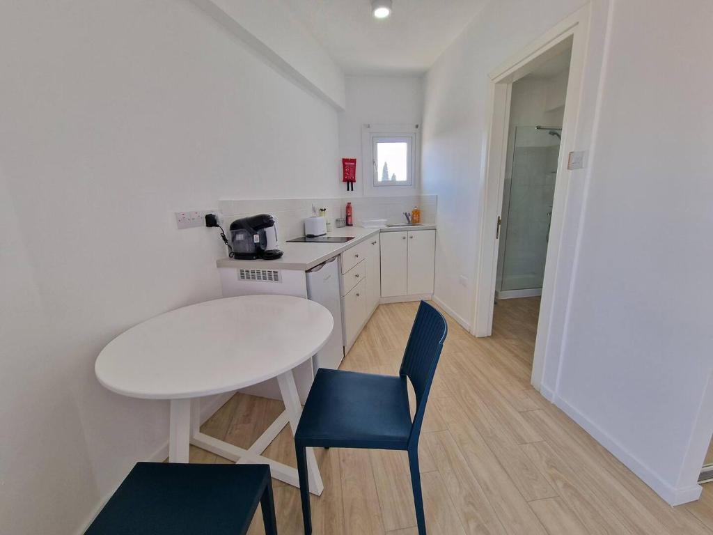 Kitieos Central Apts 100m from Finikoudes Beach 6