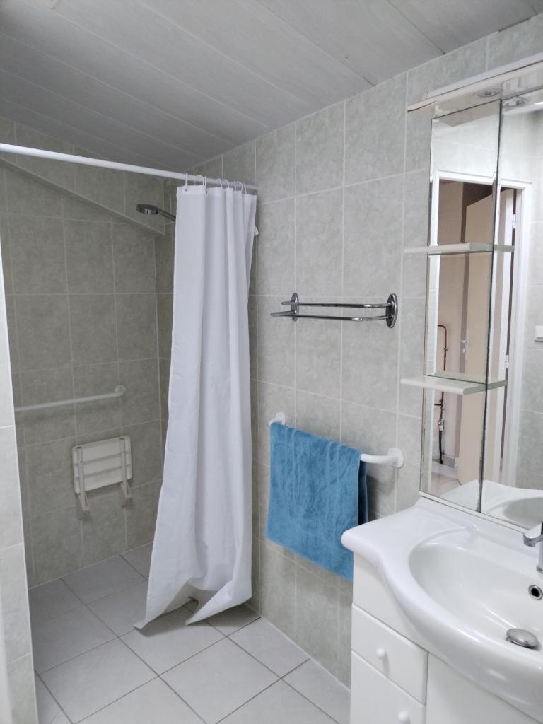 Studio entier et parking privé 6
