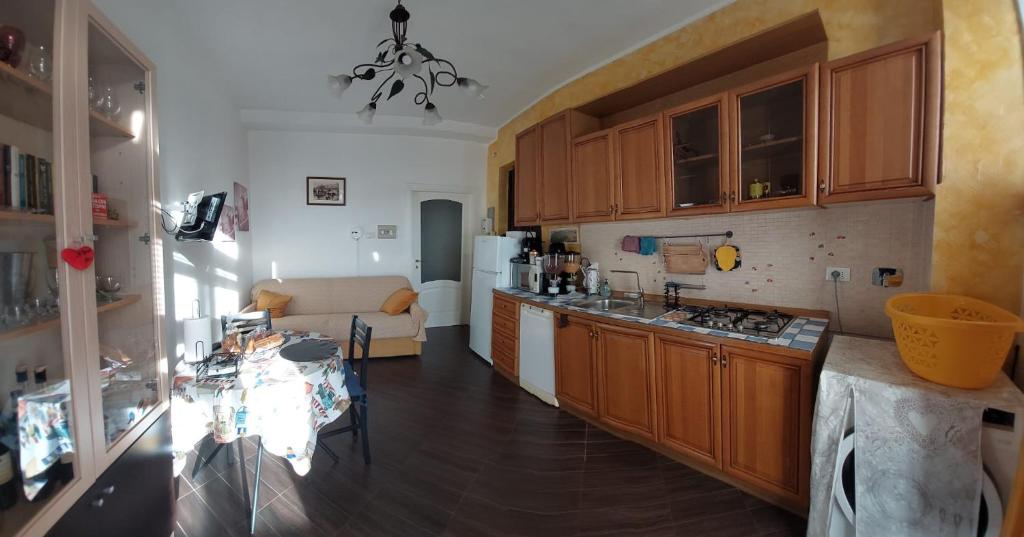 Tania House, Metro Italia 61 4