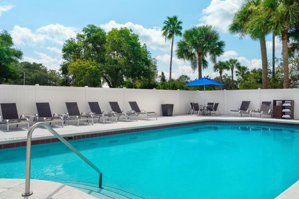 Fairfield Inn & Suites by Marriott Orlando Lake Buena Vista Image