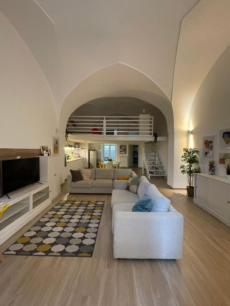 CaSaMaS Spacious 75m Apartment in Brindisi Historic Center Rated 9 1