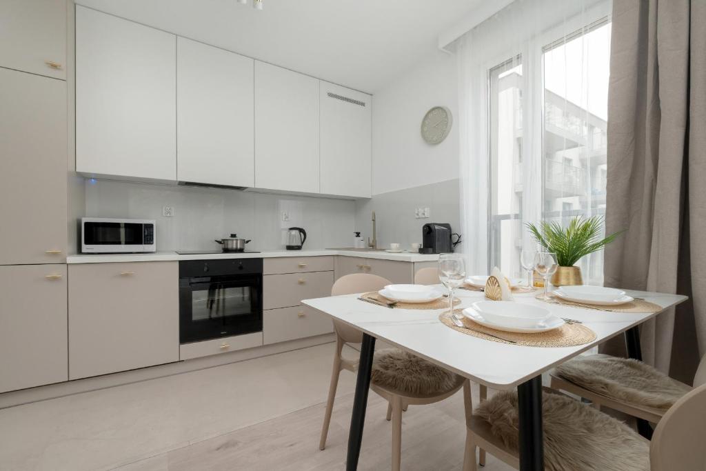Exceptional Apartment with Parking by Noclegi Renters 7