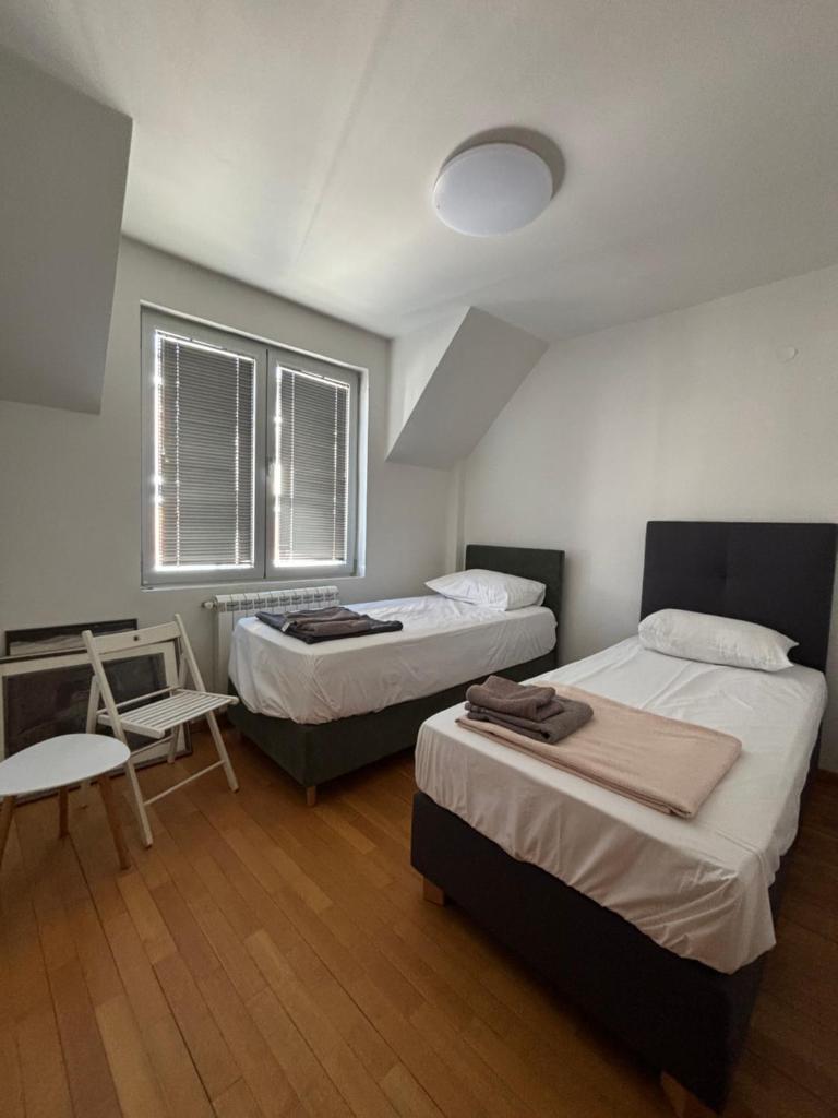 Three Bedroom Apartment Near City Center 2