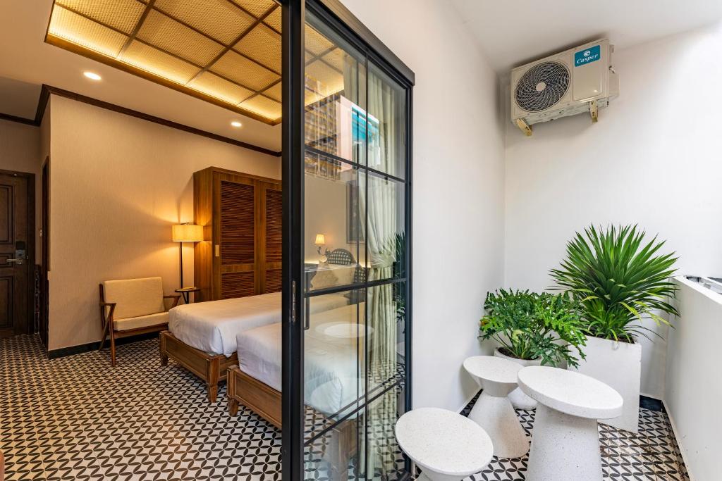 White Lotus - Heritage Hotel