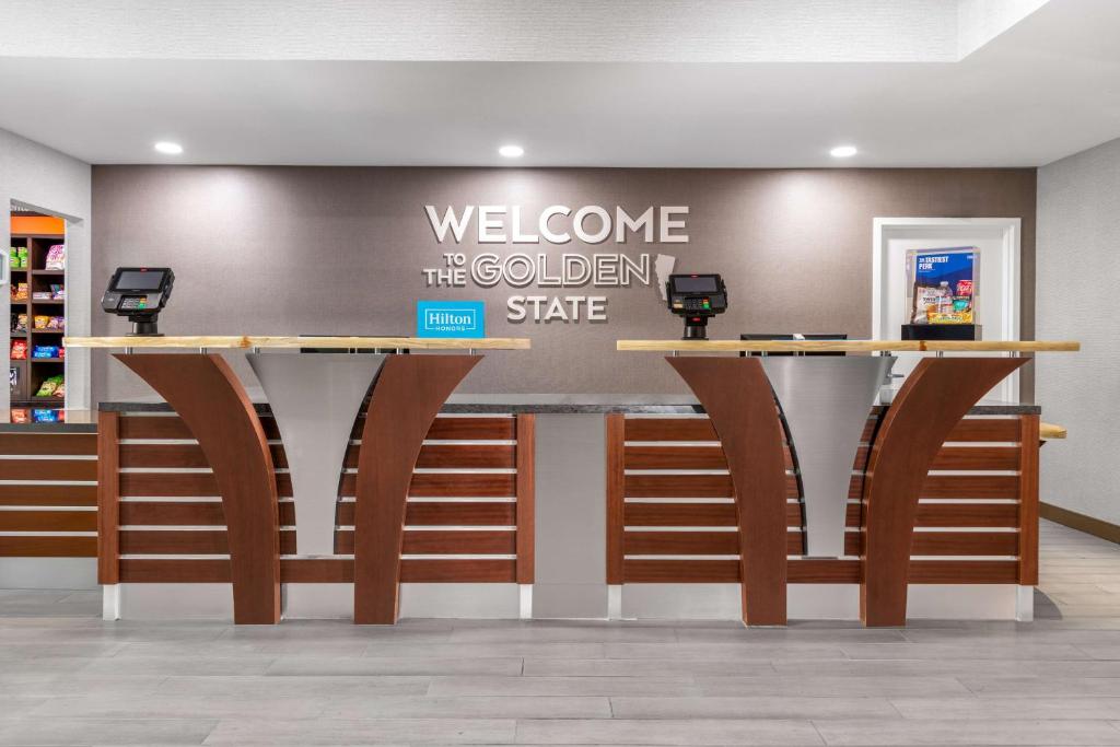 Hampton Inn & Suites Sacramento-Auburn Boulevard Image