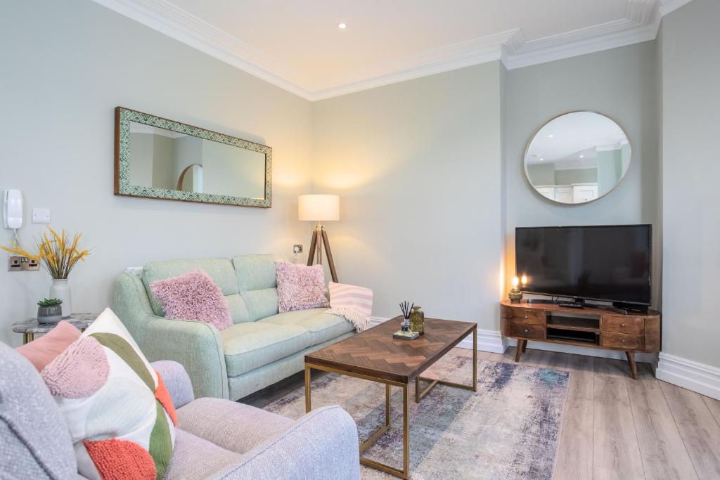 5 Star - The Ulsterville Residences - Free On-site Parking 8