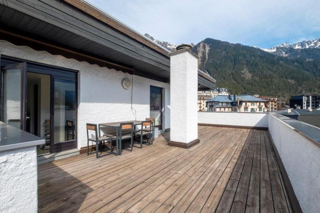 Two bedroom apartment, Hypercenter, terrace Mont Blanc, parking 4