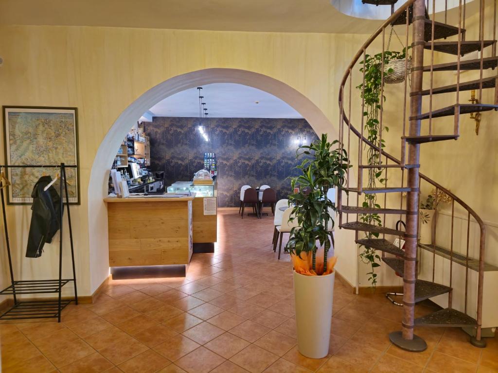 - l'accès à un restaurant avec une voûte dans une chambre dans l'établissement Lago Park Hotel, à Molveno 134 autres photos