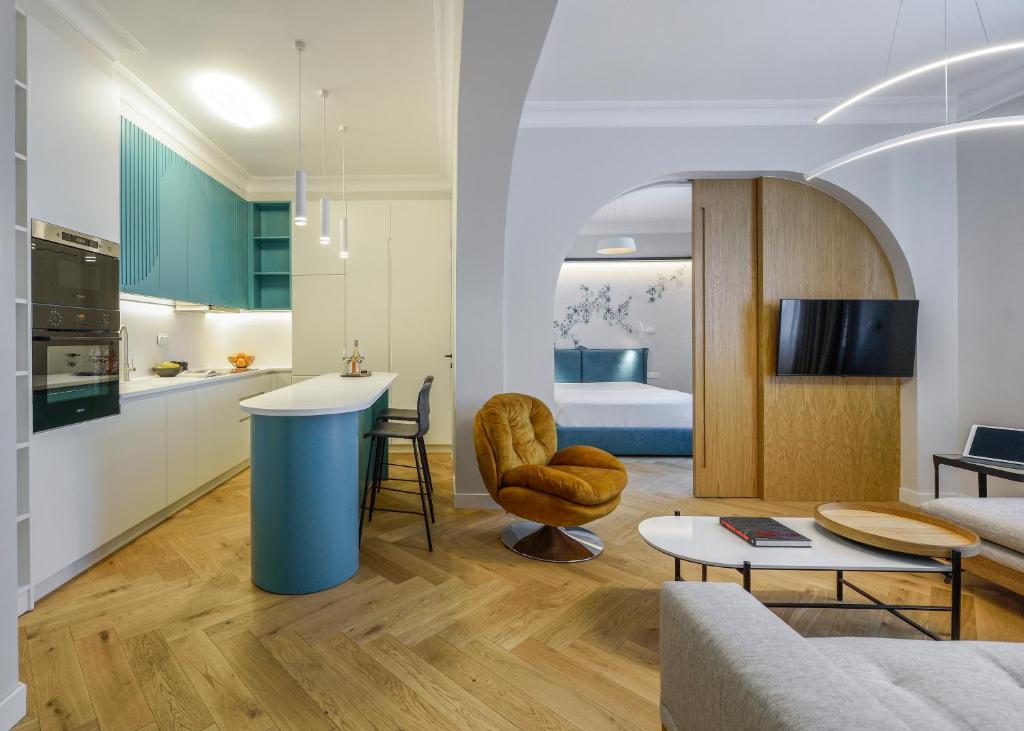 Queen Apartment Thessaloniki by Luxlikehome 2