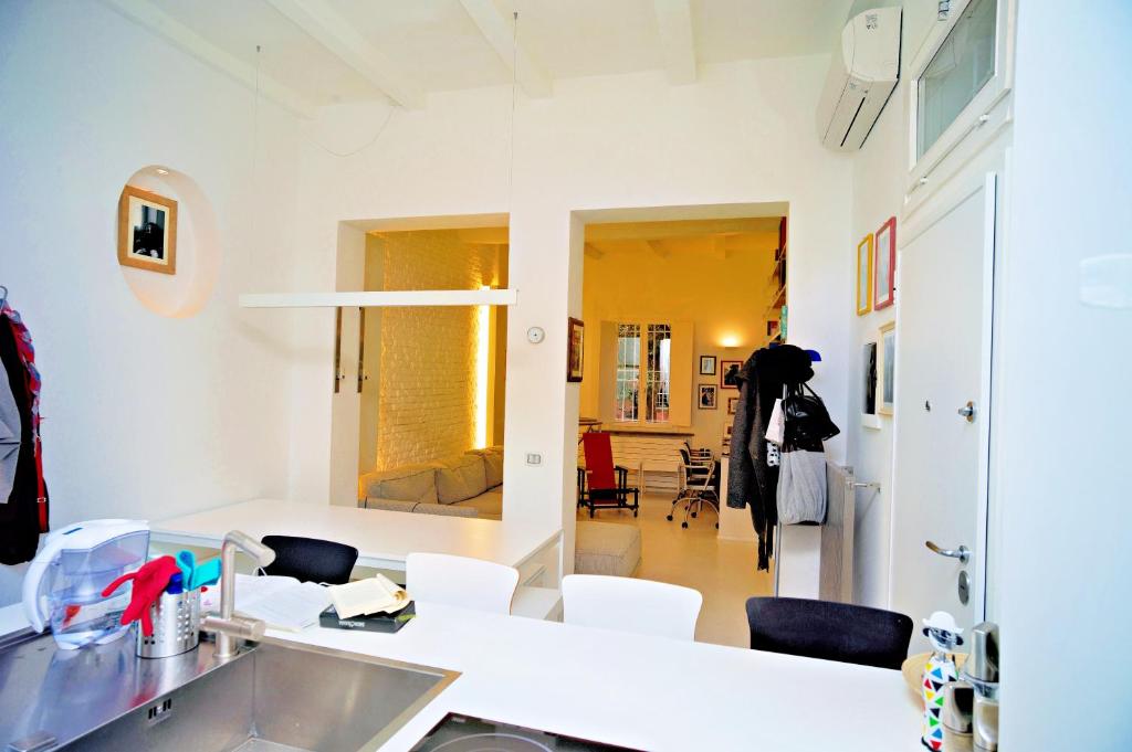 Elegant And Modern Loft In Medieval Bologna 3