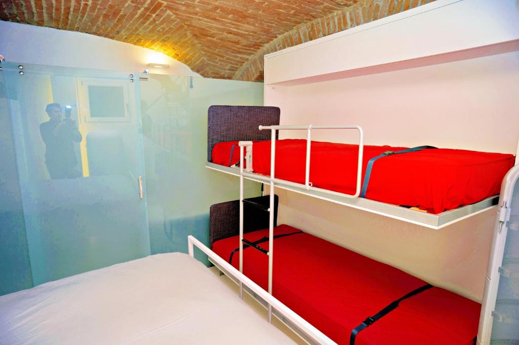 Elegant And Modern Loft In Medieval Bologna 2