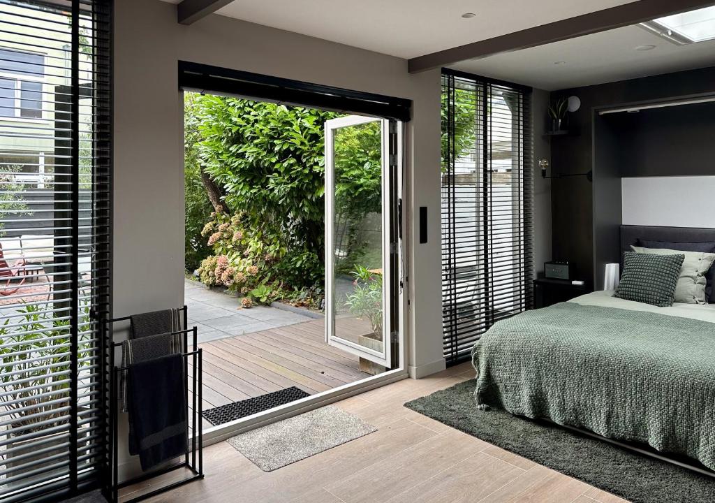 City Oasis with private parking 2