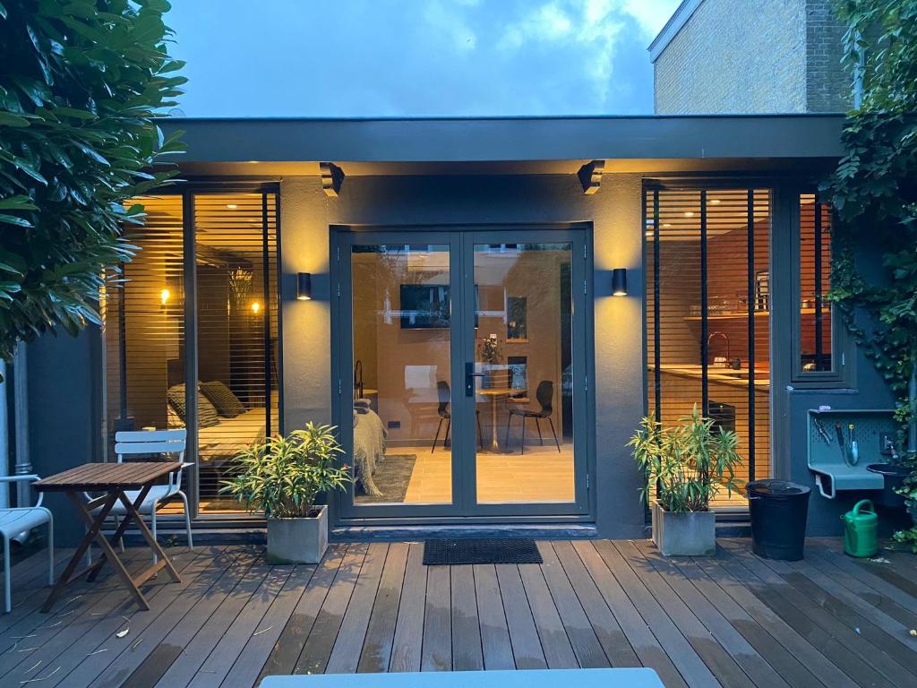 City Oasis with private parking 6