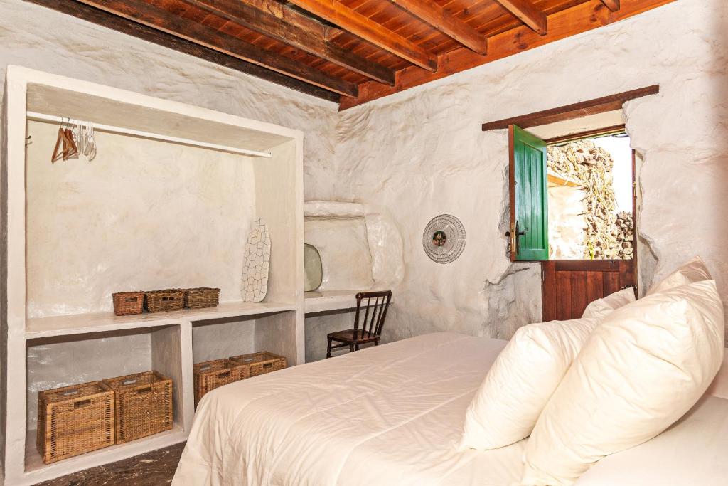 Bohemian Art House - 2BR in Yaiza & Garden 7
