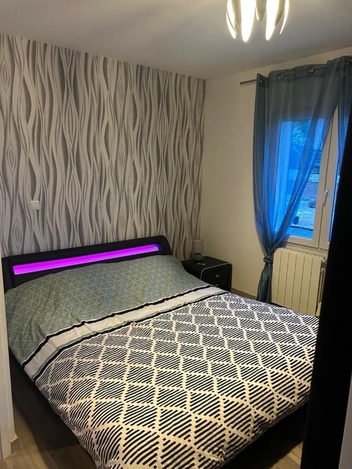 Oasis Lou 8