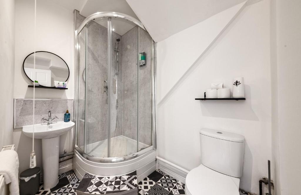 The Hallmark 3BR Apt JQ Birmingham, Parking & WiFi 3