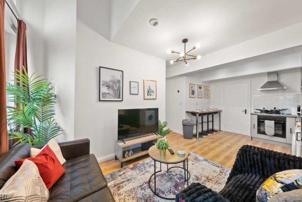 The Hallmark 3BR Apt JQ Birmingham, Parking & WiFi 5