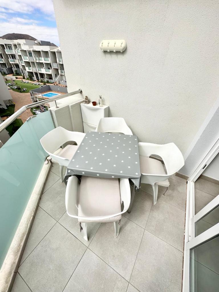 Chocolate Cookie- AC, High speed internet, Desk with natural light, Sunny terrace and pool 3