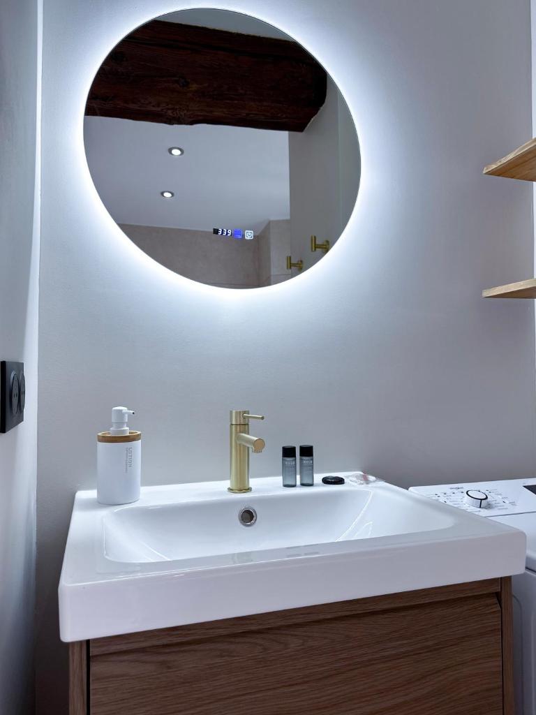 MACE Appartement avec SPA dans quartier Historique Exclusif Calme Coeur d'Antibes 7