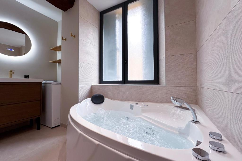 MACE Appartement avec SPA dans quartier Historique Exclusif Calme Coeur d'Antibes 3