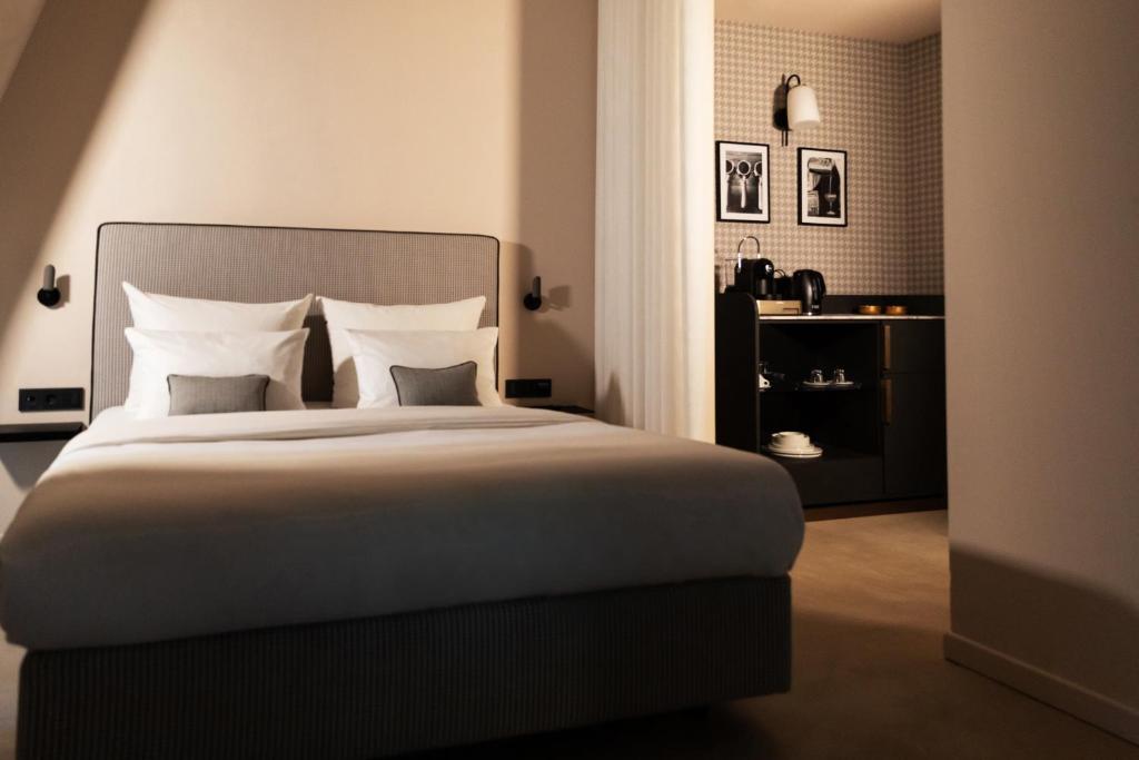 MIANO Hotel & Bar Image