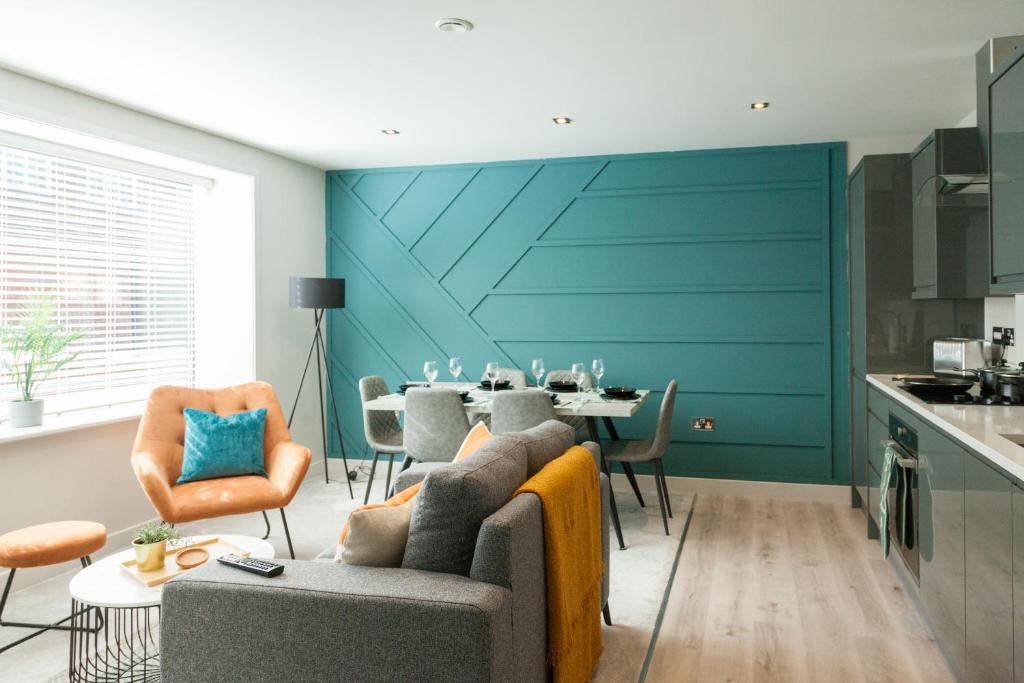 Central Leeds Apartments Near Station - 1 to 3 Bedroom Options - Sleeps 1 to 6 1
