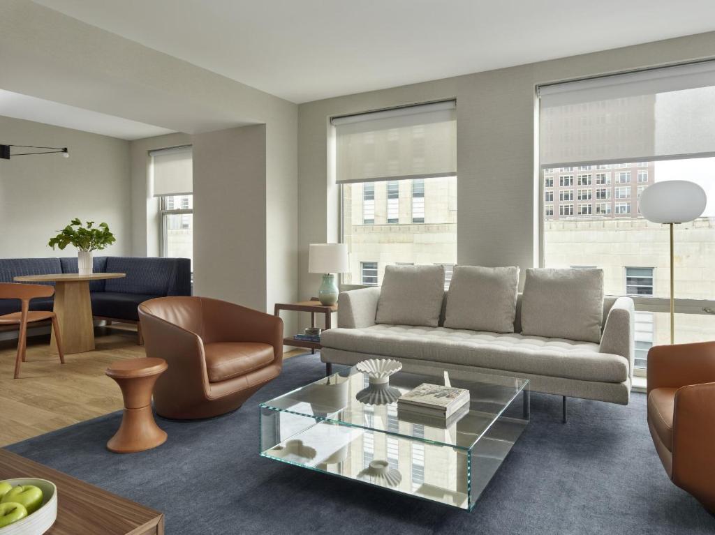 Hotel AKA Back Bay Image